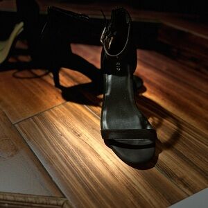 Black womens size 10.5 heels